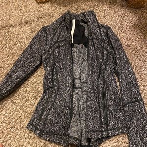 Lulu size 6 zip jacket